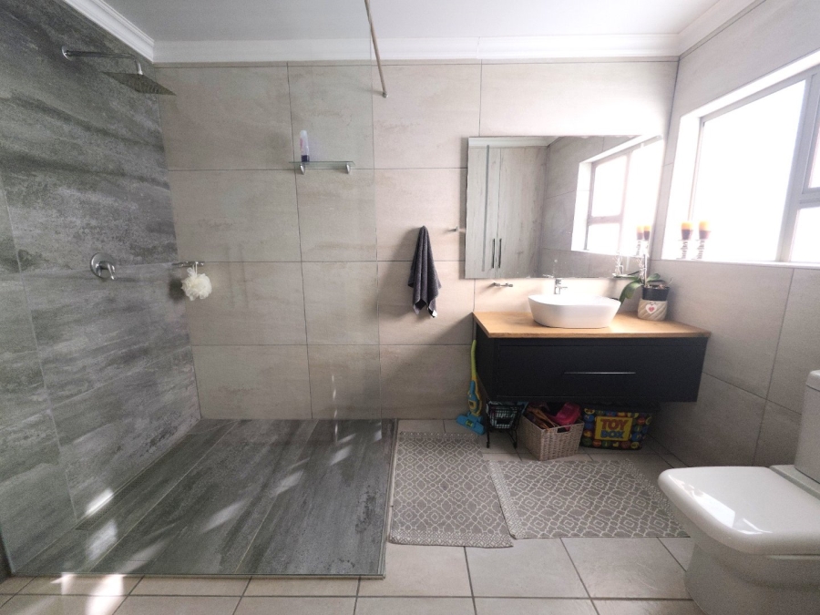 3 Bedroom Property for Sale in Dana Bay Western Cape